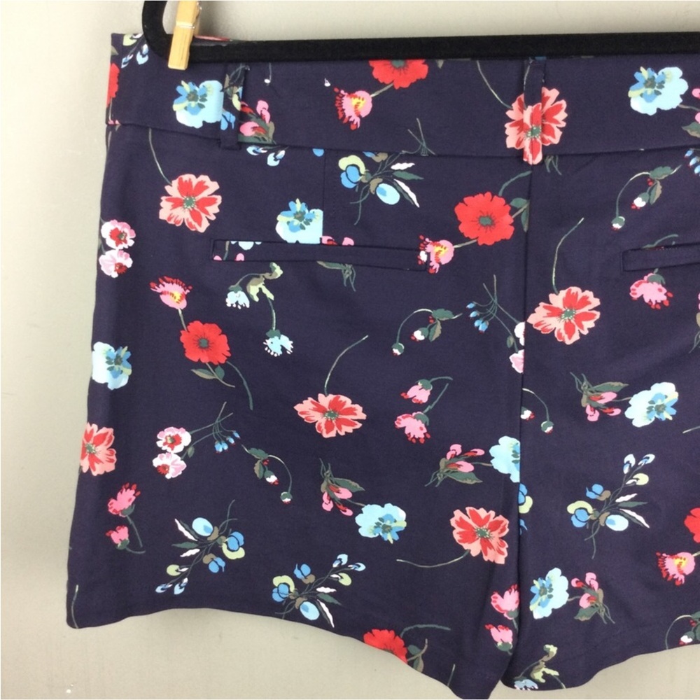 Loft Riviera Floral Print Classic Fit 4” Navy Shorts Size 14 - Picture 5 of 10